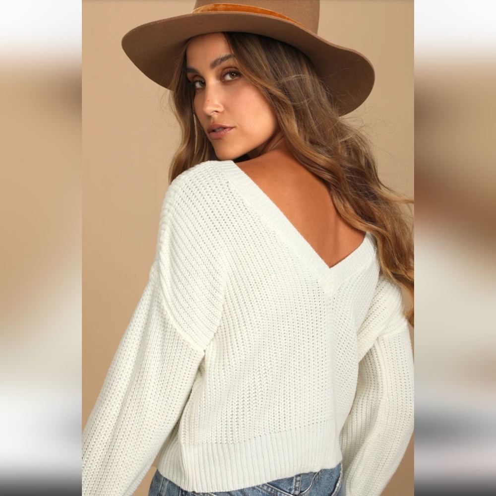 Reversible White Lulus Sweater - Picture 6 of 8
